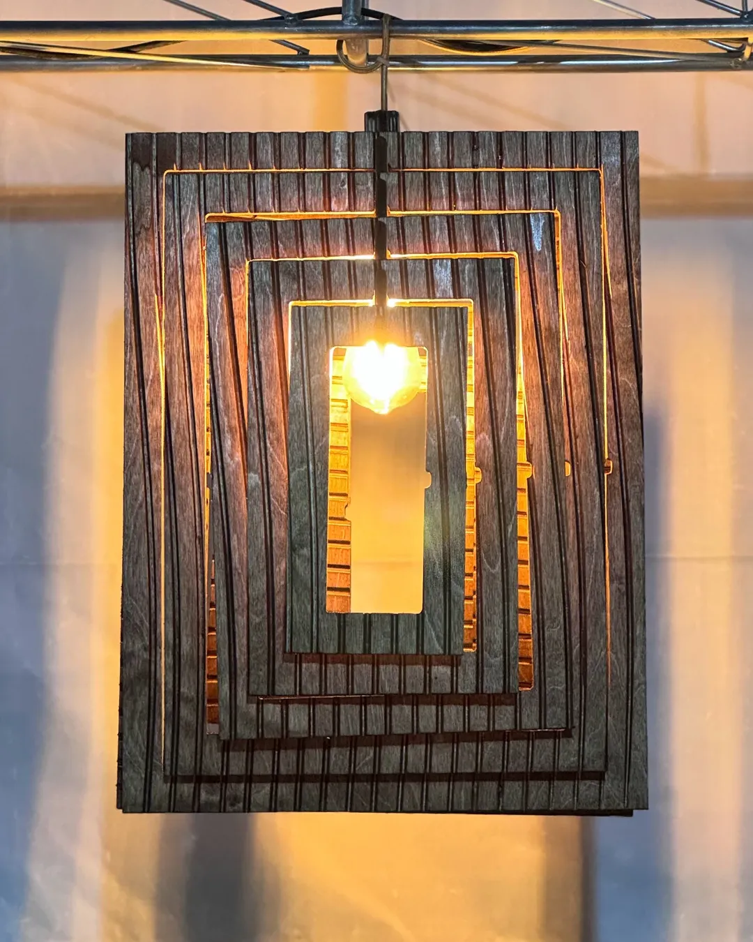 لوستر چوبی لوسکو طرح Tenet